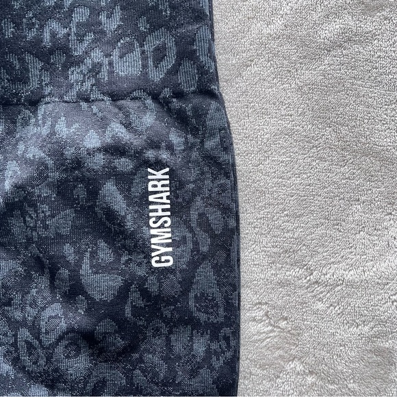 GYMSHARK Adapt Seamless Animal Sports Bra and Leggings – Black - Picture 7 of 8